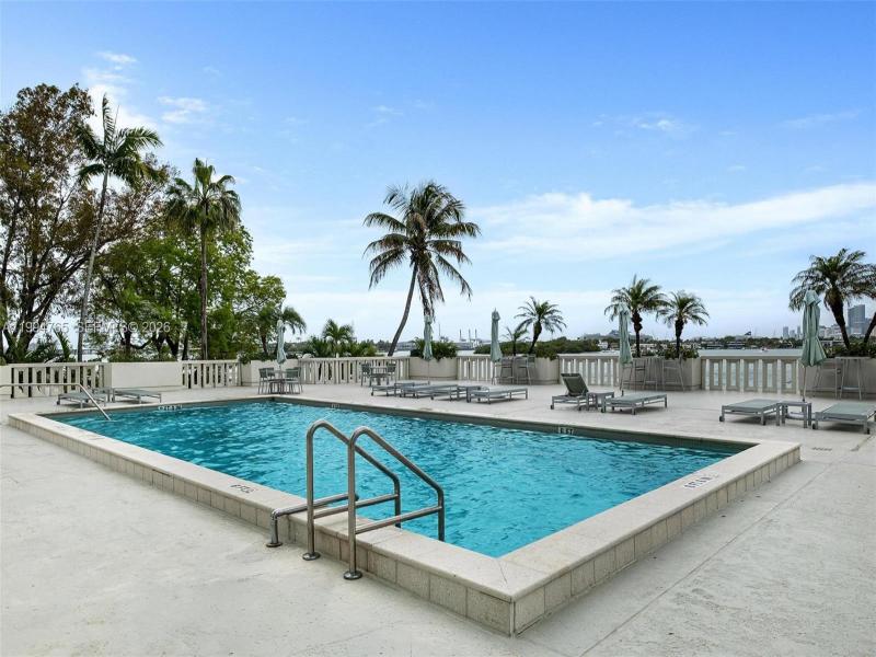 Condo for sale at Island Terrace LF