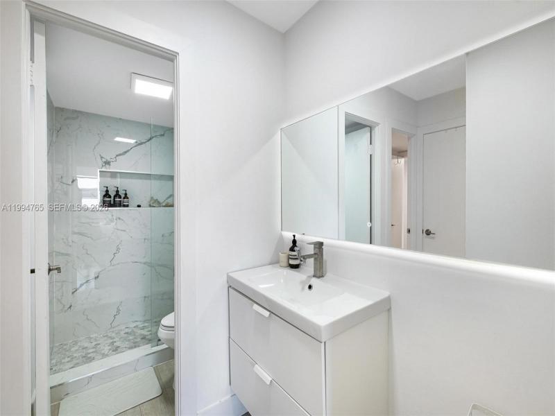 Condo for sale at Island Terrace LF
