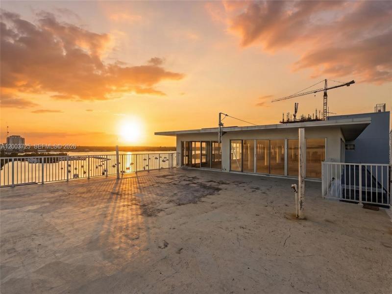 Comprar apartamento en Bayshore Yacht Tennis Club PENTHOUSE