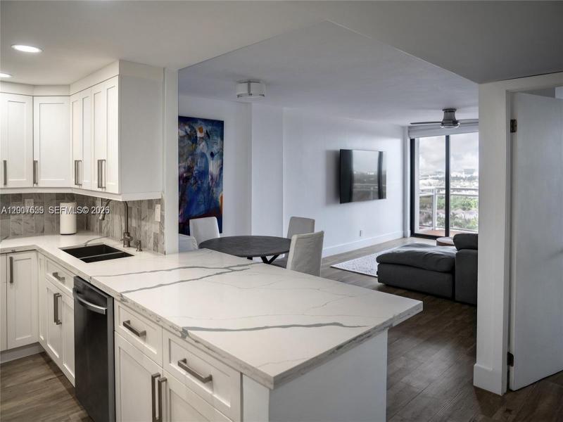 Condo for sale at Allington Towers 17D