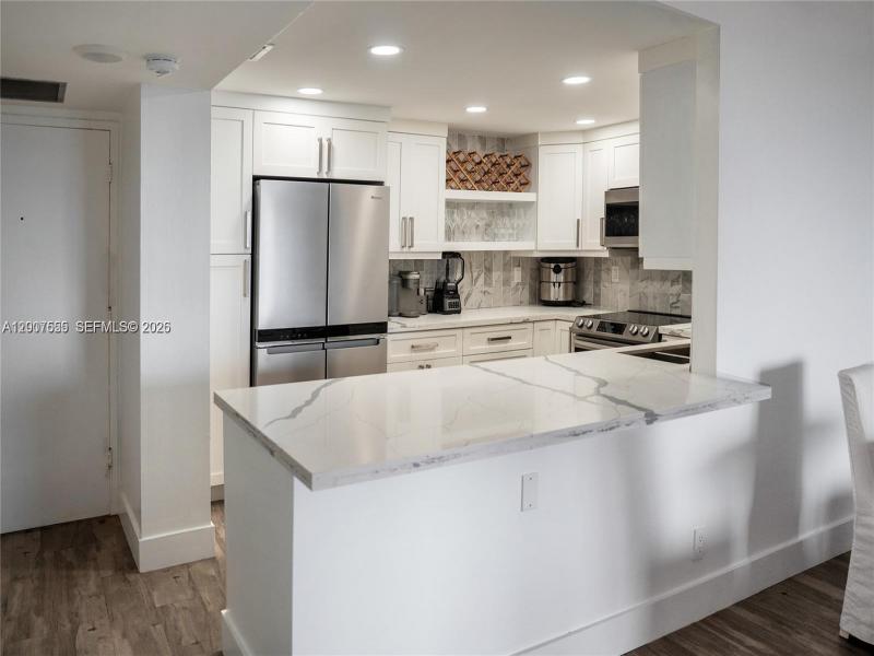 Condo for sale at Allington Towers 17D