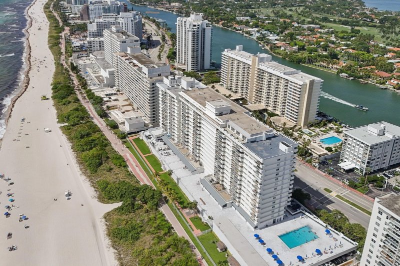 Condo for sale at Pavilion 1716