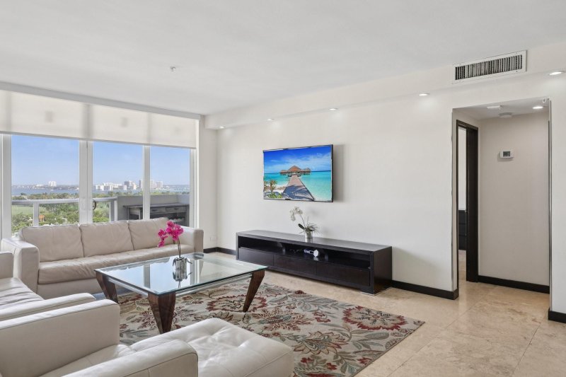 Condo for sale at Pavilion 1716