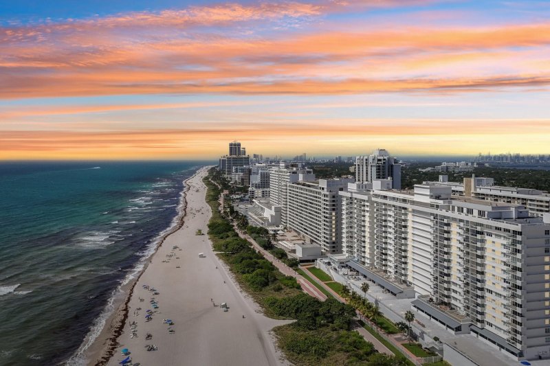 Condo for sale at Pavilion 1716