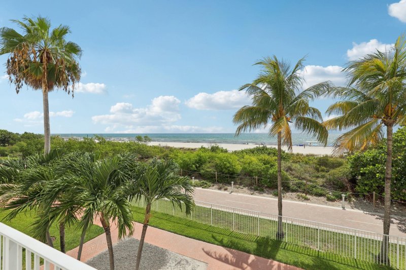 Condo for sale at Pavilion 1716