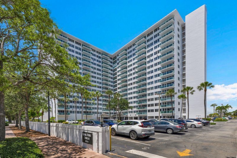 Condo for sale at Coral Ridge Towers 1406