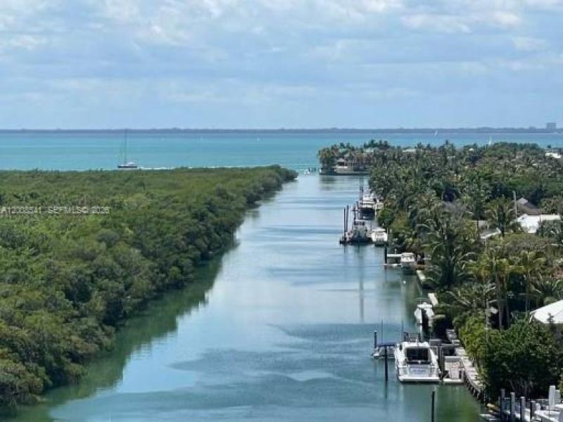 Comprar apartamento en Towers of Key Biscayne D903
