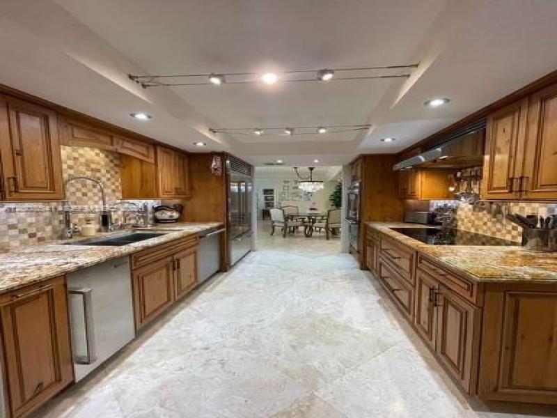Comprar apartamento en Towers of Key Biscayne D903