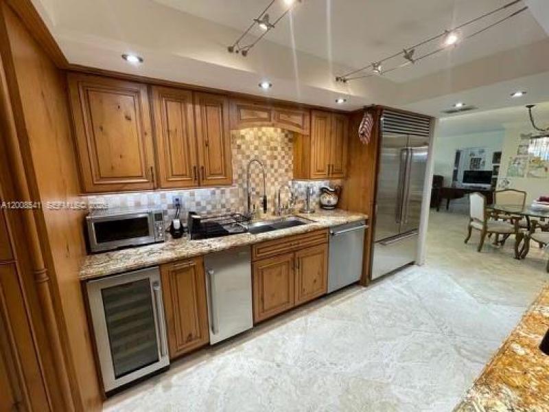 Comprar apartamento en Towers of Key Biscayne D903