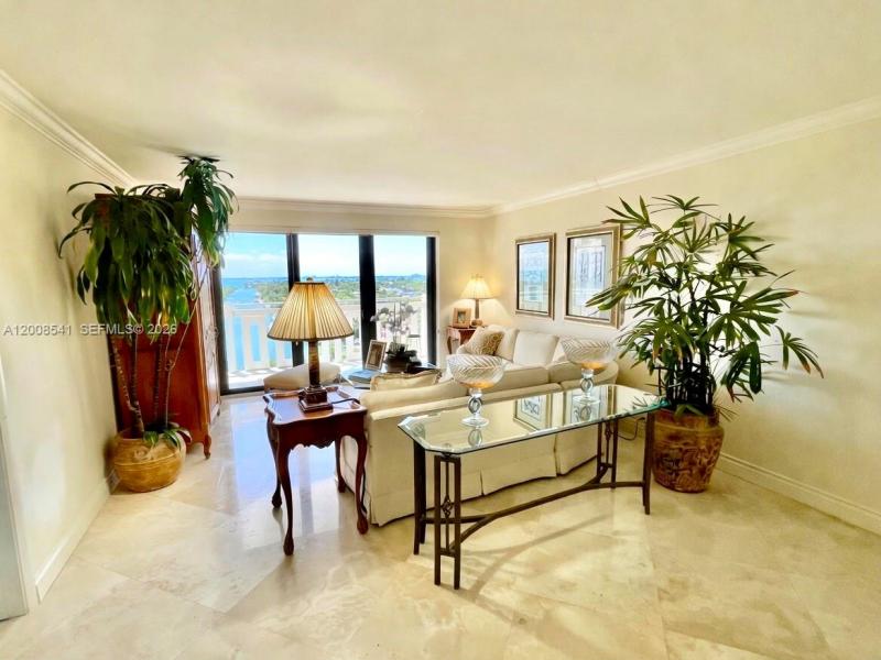 Comprar apartamento en Towers of Key Biscayne D903