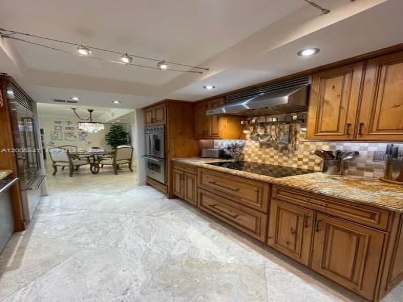 Comprar apartamento en Towers of Key Biscayne D903