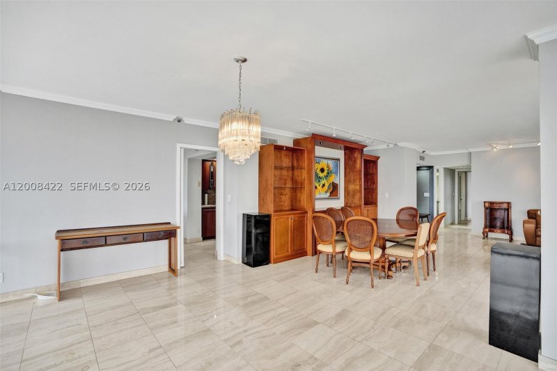 Aluguel de apartamento no Turnberry Towers 8K