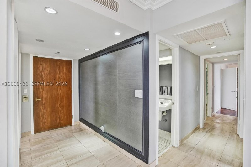 Aluguel de apartamento no Turnberry Towers 8K
