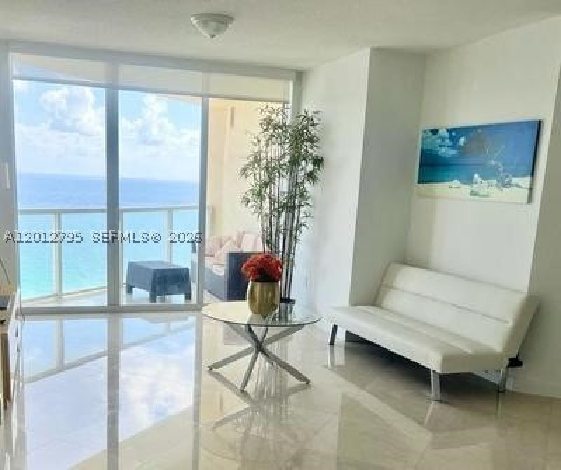 Apartment for rent at La Perla 2705