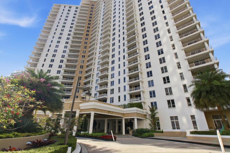 Courvoisier Courts Apt #610