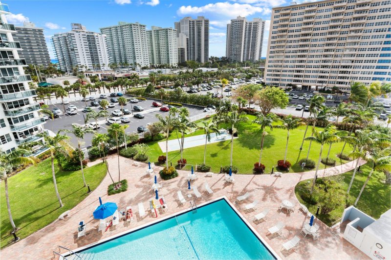 Condo for sale at Coral Ridge Towers East 721