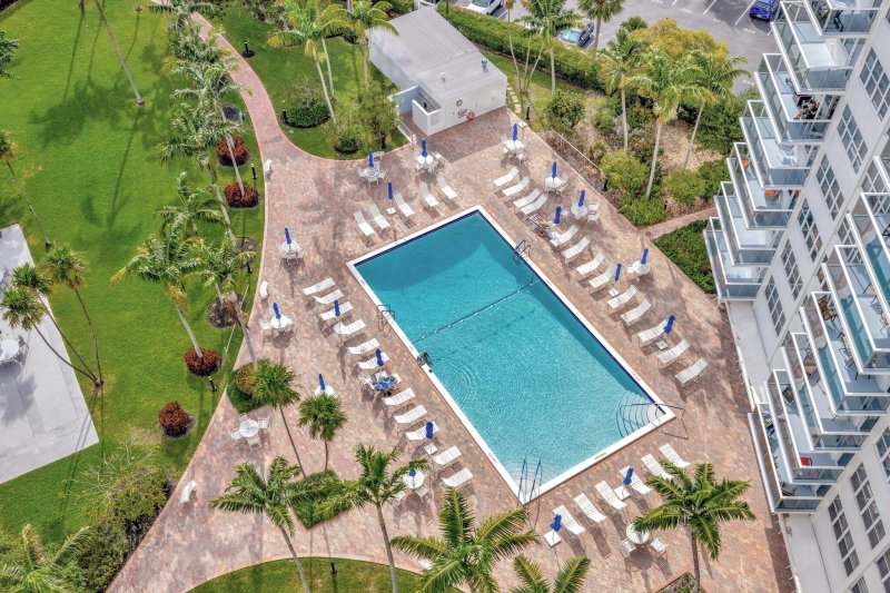 Condo for sale at Coral Ridge Towers East 721