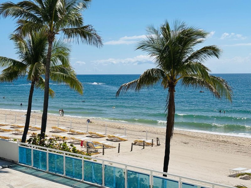 Condo for sale at Playa Del Mar 608