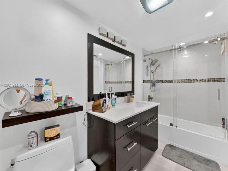 Condo for sale at Anchor Bay Club 710