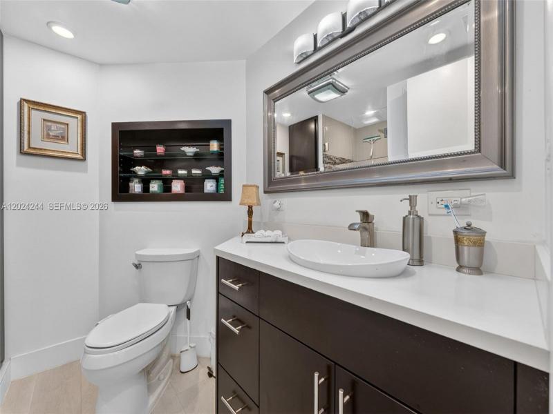 Condo for sale at Anchor Bay Club 710