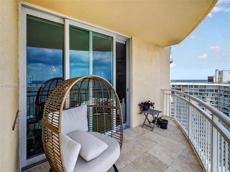 Condo for sale at Metropolitan at Brickell 2407