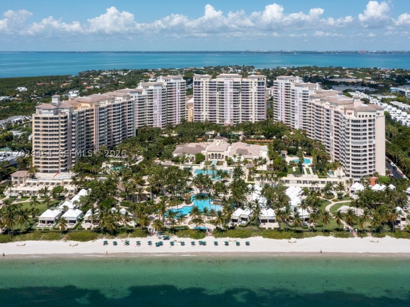 Apartment for rent at Club Tower Three 405