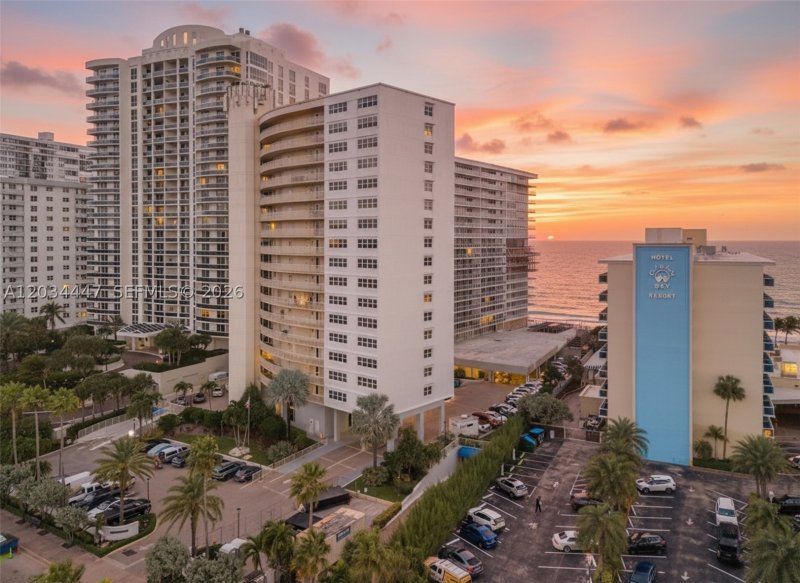 Condo for sale at The Galleon 606