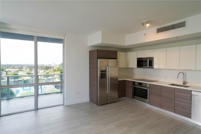 Brickell Ten Apt #909
