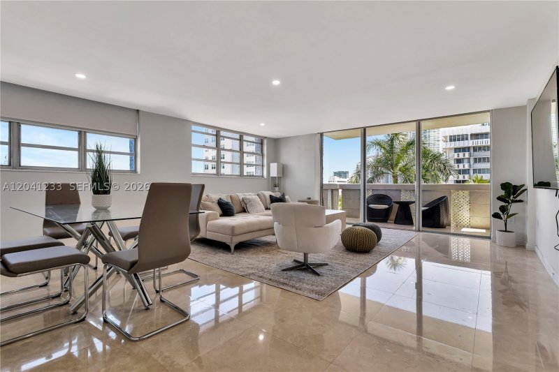 South Bay Club Apt #635
