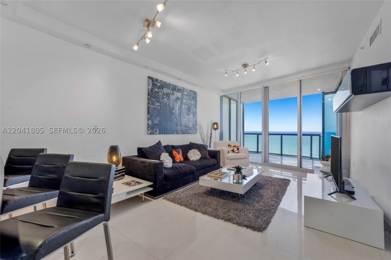 Alquiler de apartamento en Jade Ocean 1406