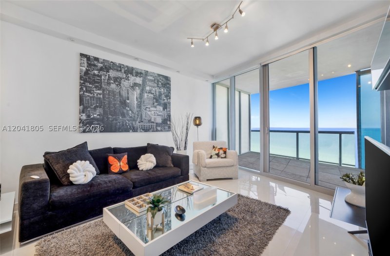Alquiler de apartamento en Jade Ocean 1406