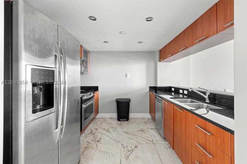Apartment for rent at 1800 Club 1806