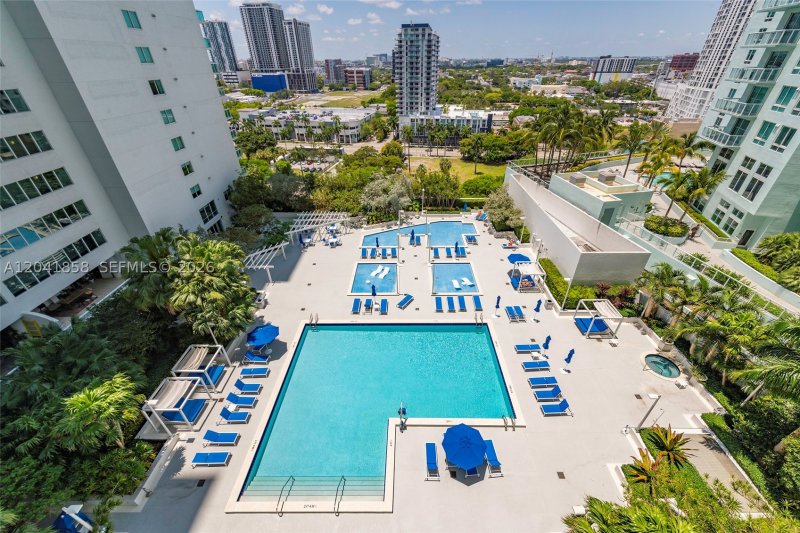 Apartment for rent at 1800 Club 1806