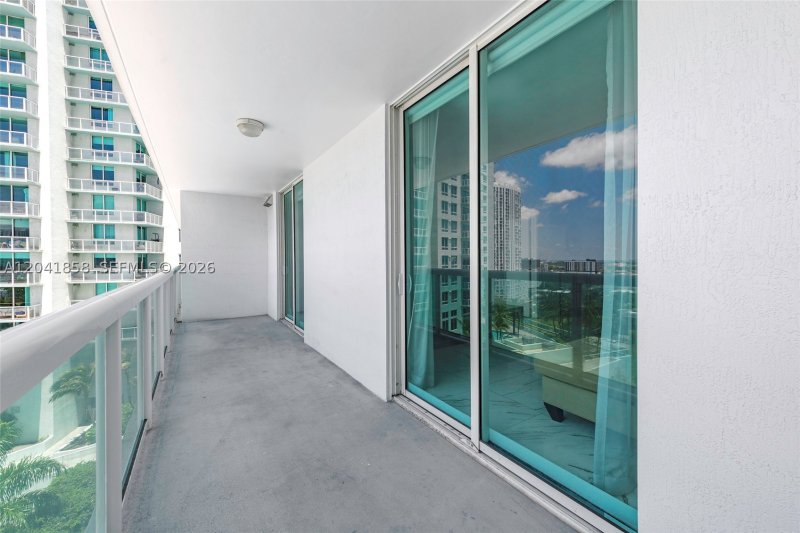 Apartment for rent at 1800 Club 1806