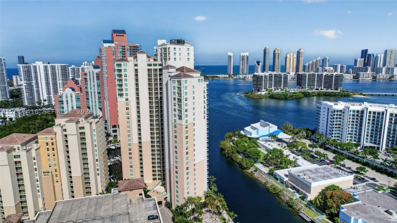 Aventura Marina II Apt #718