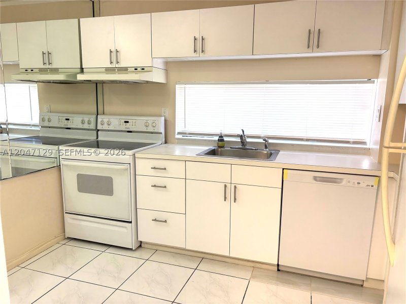 Apartment for rent at Plaza of the Americas 1018