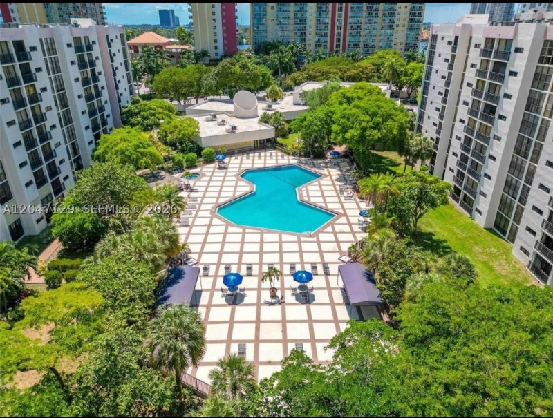 Apartment for rent at Plaza of the Americas 1018