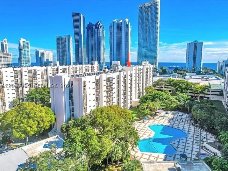 Apartment for rent at Plaza of the Americas 1018