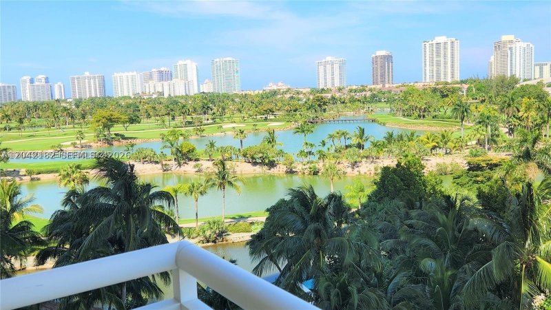 Aluguel de apartamento no Turnberry On The Green 704
