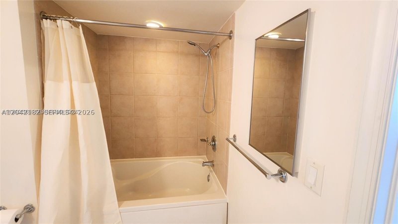 Aluguel de apartamento no Turnberry On The Green 704