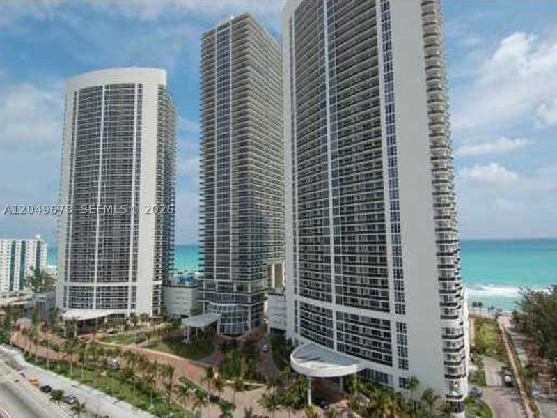 Beach Club Three Apt #1606