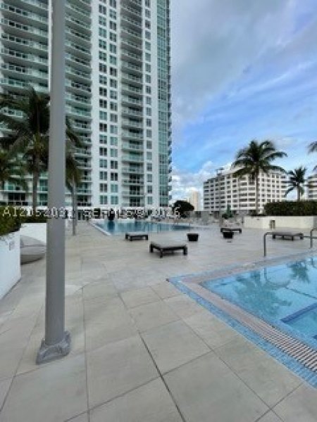 Comprar apartamento no The Plaza Tower II 2803