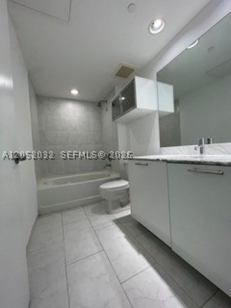 Comprar apartamento no The Plaza Tower II 2803