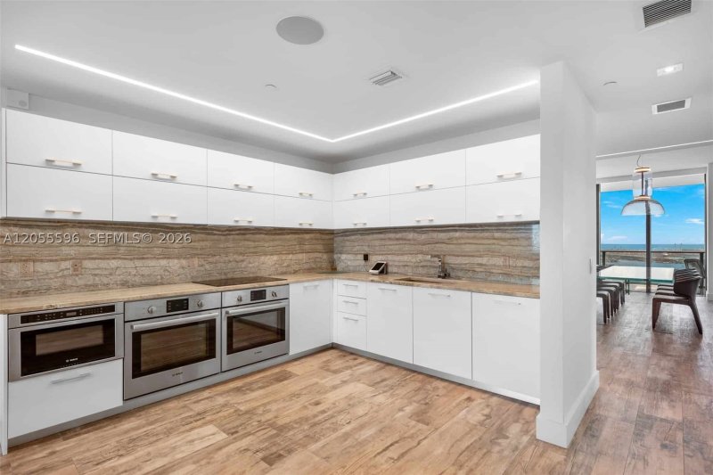 Apartment for rent at Paraiso Bay Miami PH5201