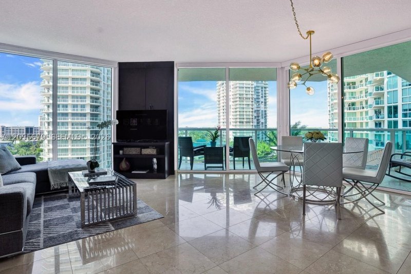 St Tropez Apt #1-805