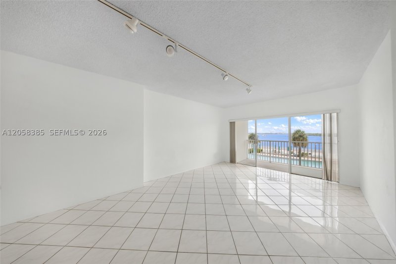 Condo for sale at Arlen House 202