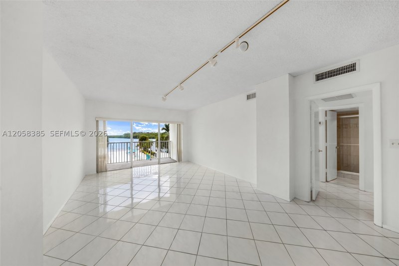 Condo for sale at Arlen House 202