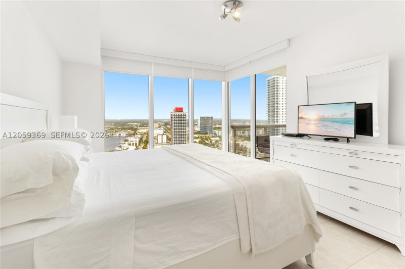 Comprar apartamento no Beach Club Three 3008