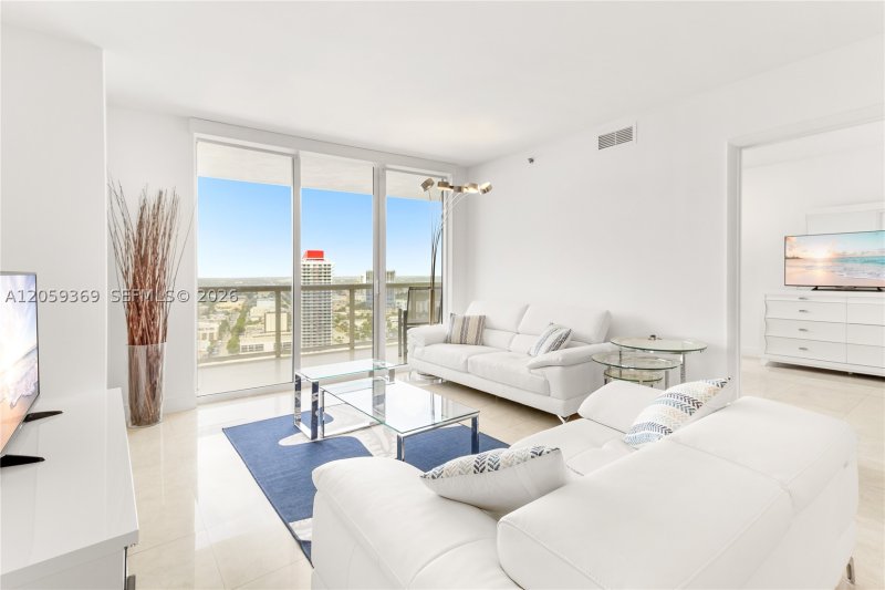 Comprar apartamento no Beach Club Three 3008