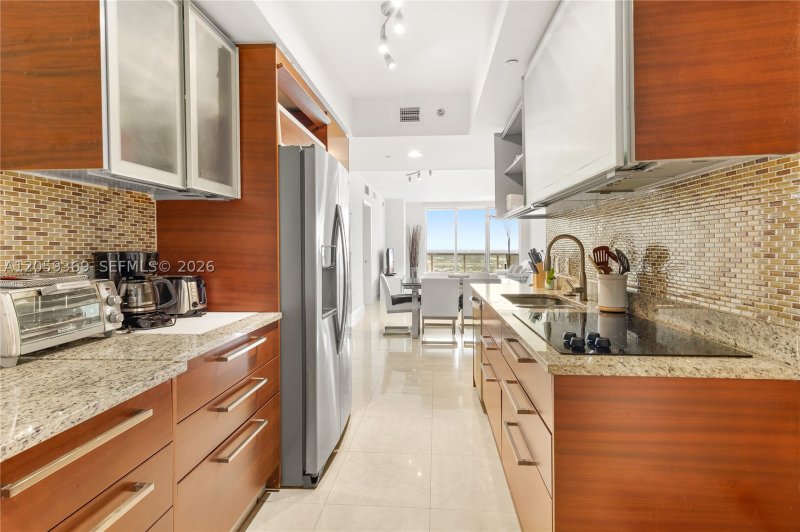 Comprar apartamento no Beach Club Three 3008